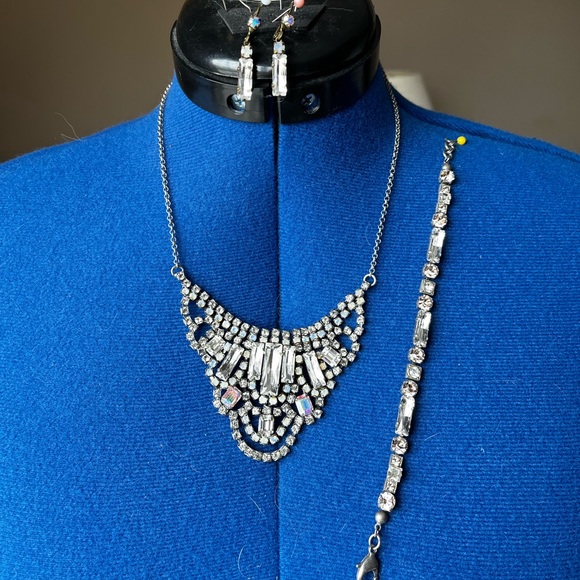 SOLD Snow Bunny Sorrelli Set - Picture 1 of 13